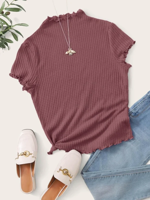Camiseta con textura ribete en forma de lechuga de cuello alto