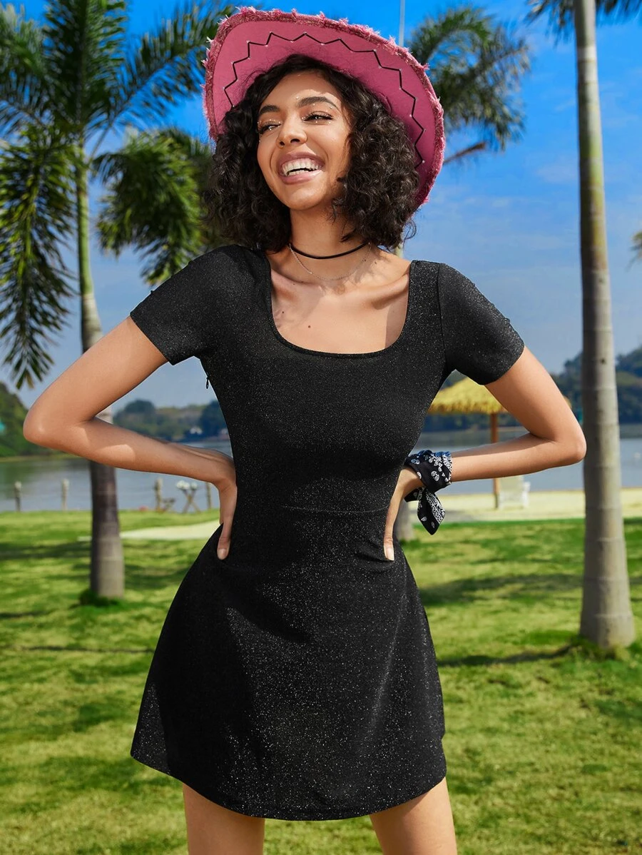 Vestido línea A de espalda abierta con cordón de cuello scoop