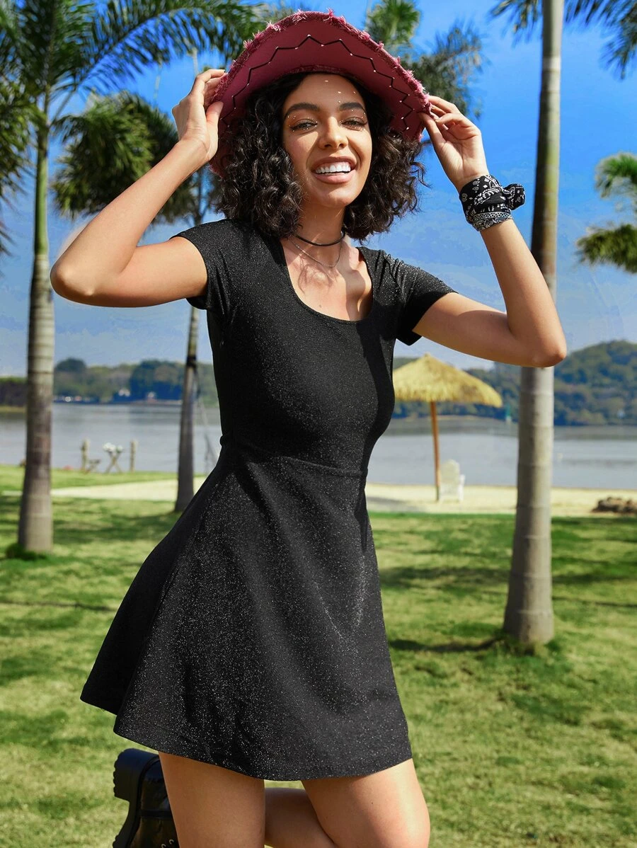 Vestido línea A de espalda abierta con cordón de cuello scoop - Imagen 2