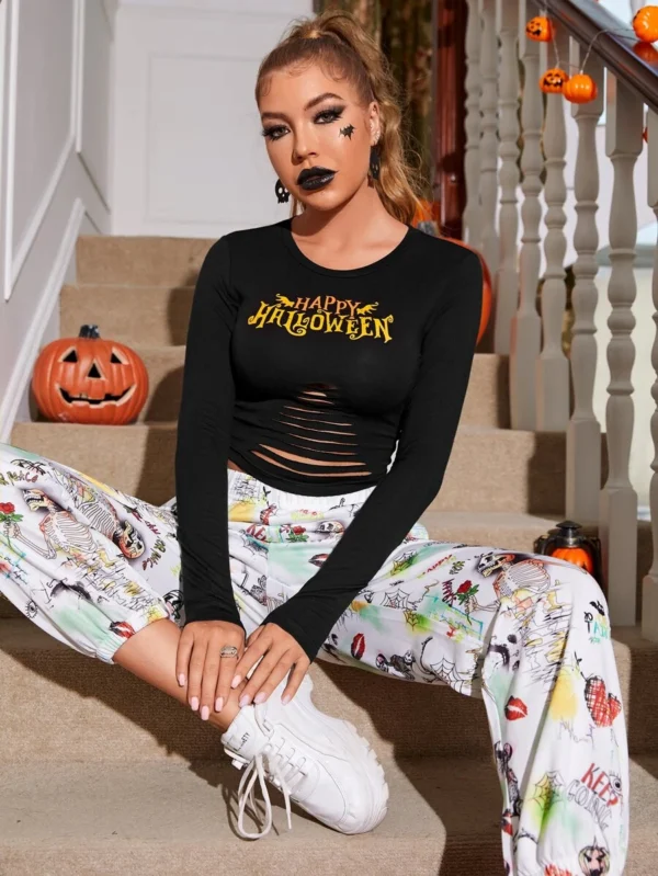 Camiseta con estampado de halloween con diseño de abertura