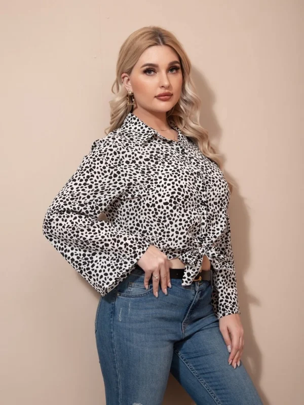 Blusa con estampado de lunares manga de campana