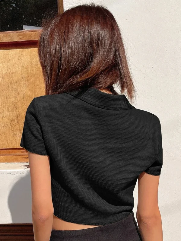 Camiseta corta con puntada bajo con abertura - Imagen 3