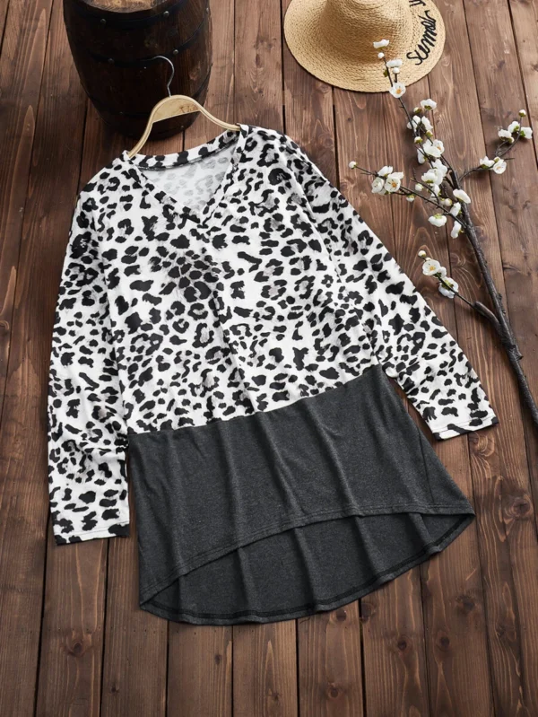 Camiseta con estampado de leopardo bajo irregular