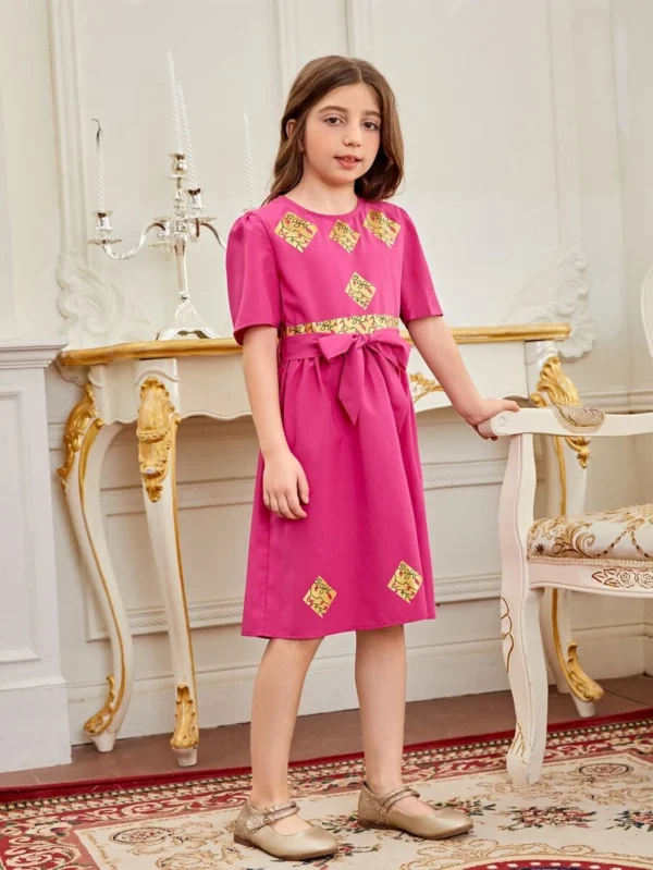 Vestido con cinturón con estampado de planta de manga farol