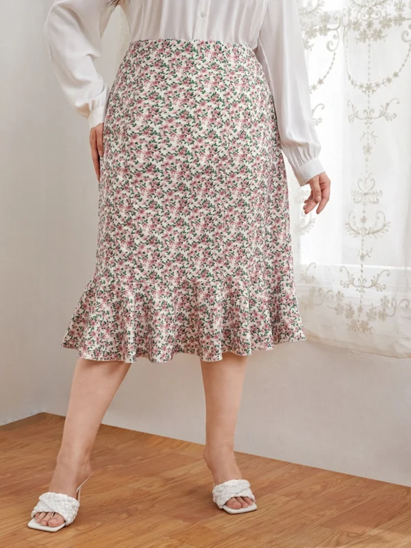 Falda con estampado floral bajo con fruncido