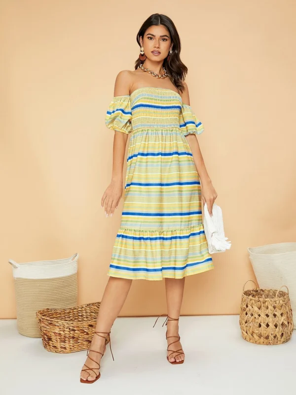 Vestido de rayas de colores de hombros descubiertos con fruncido bajo con fruncido - Imagen 2
