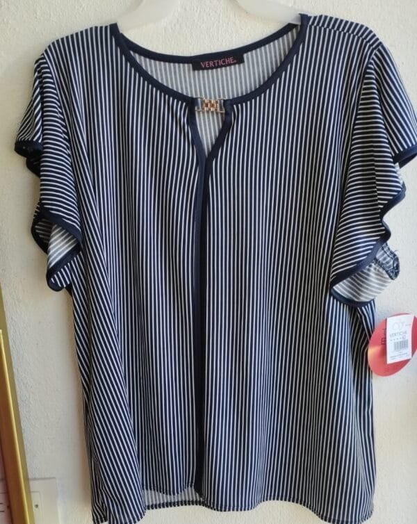 Blusa con rayas azul oscuro