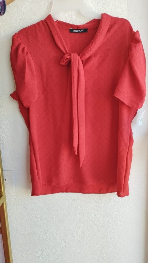 Blusa color roja con liston
