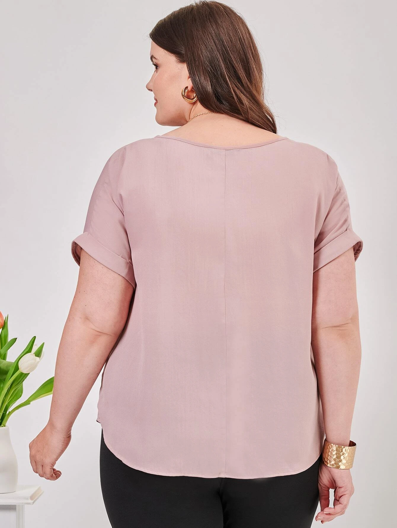 Top ribete enrollado de cuello con abertura con encaje - Imagen 4