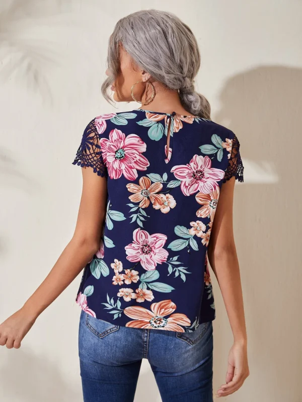 Top de cuello con abertura de ojo floral - Imagen 5