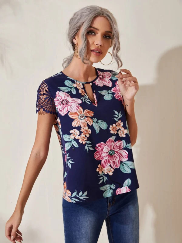 Top de cuello con abertura de ojo floral - Imagen 3