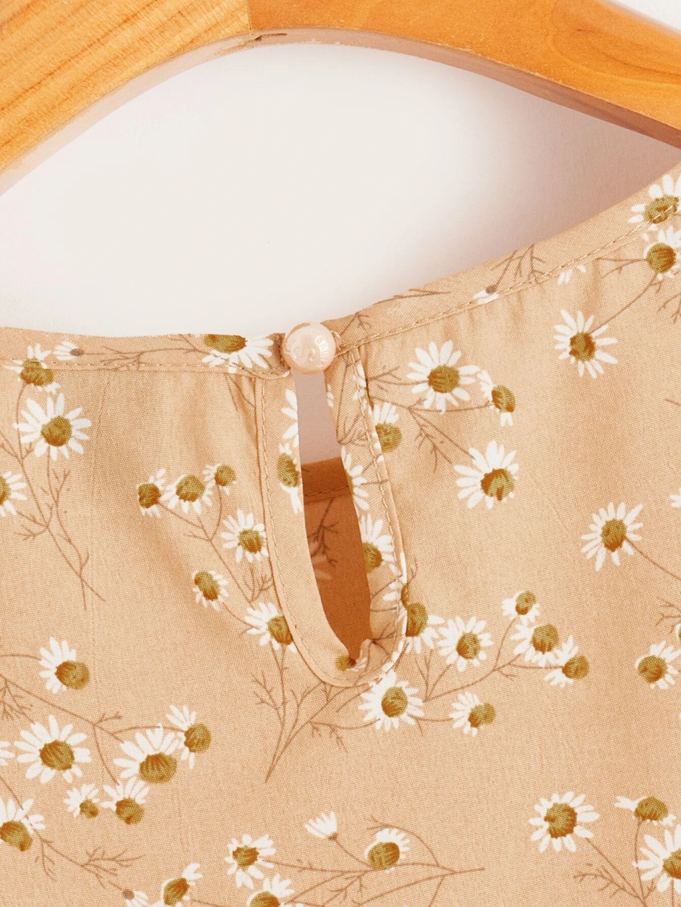 Top floral bajo con fruncido - Imagen 3