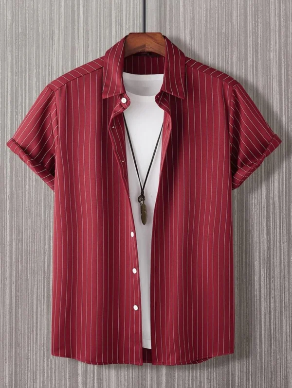 Camisa de rayas con botón delantero sin camiseta