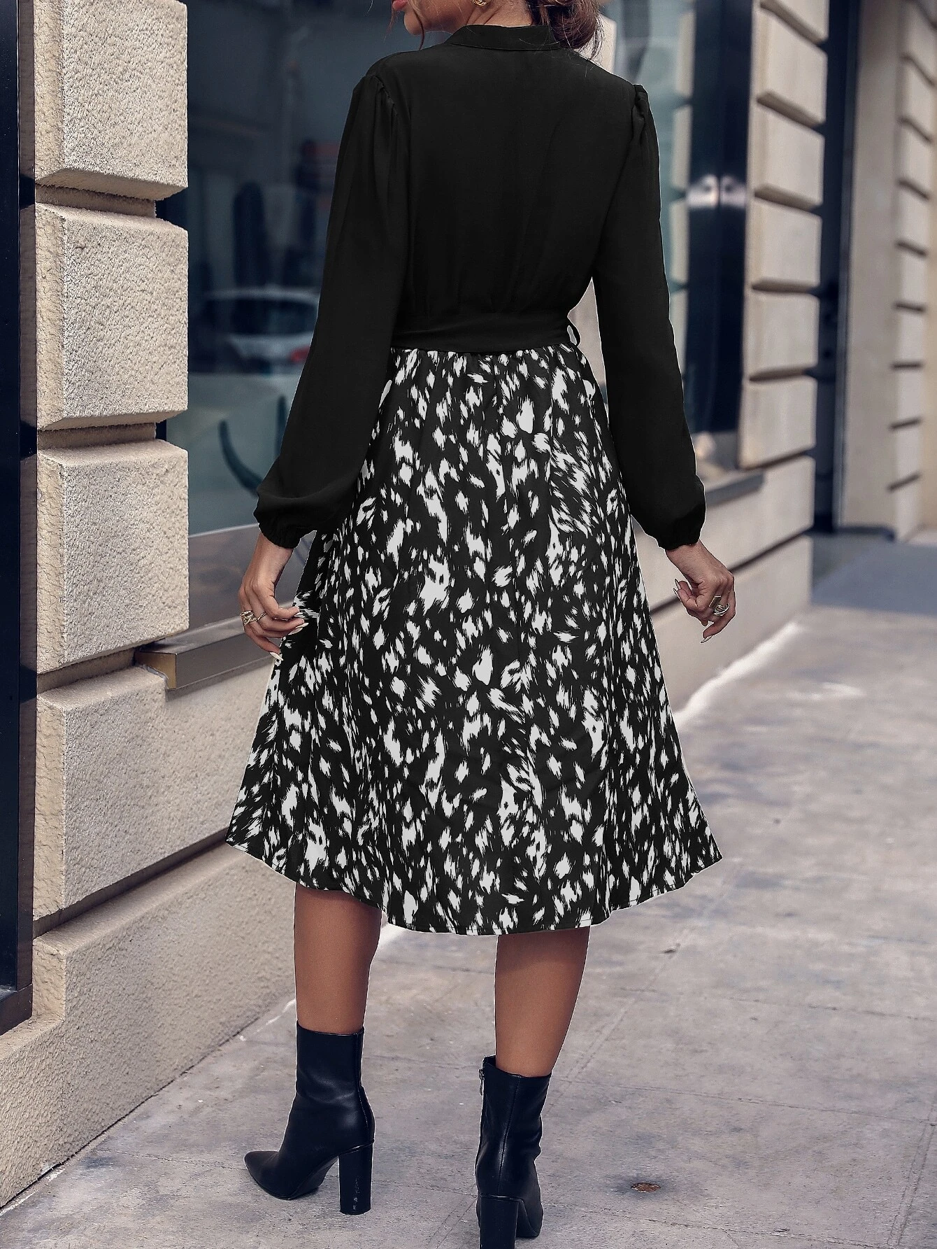 Vestido con cinturón con estampado de lunares de manga farol - Imagen 6