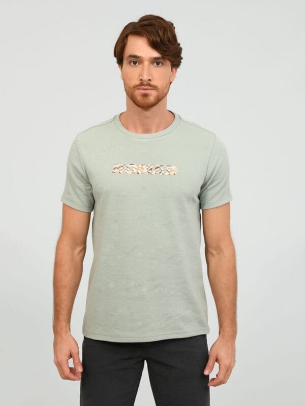 Playera con Tela en Relieve - Imagen 4