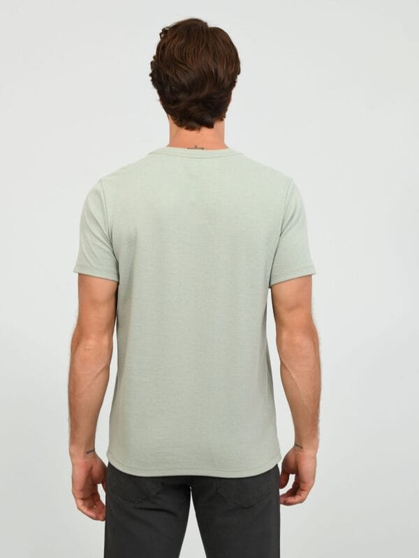 Playera con Tela en Relieve - Imagen 2