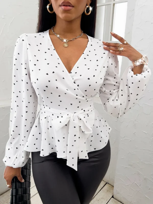 Blusa al azar con estampado de corazón de cuello cruzado con cinturón - Imagen 2