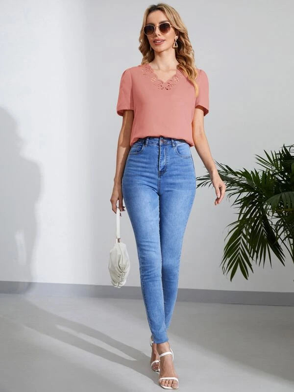 Blusa con abertura láser de manga farol - Imagen 5