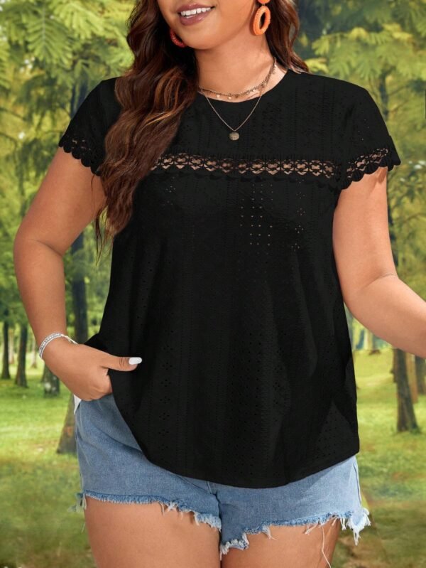 Talla grande Camiseta con encaje en contraste con bordado con ojal
