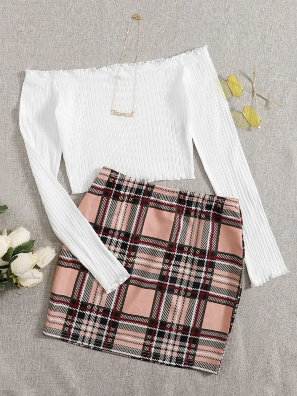 Conjunto camiseta de borde en forma de lechuga de hombros descubiertos con falda
