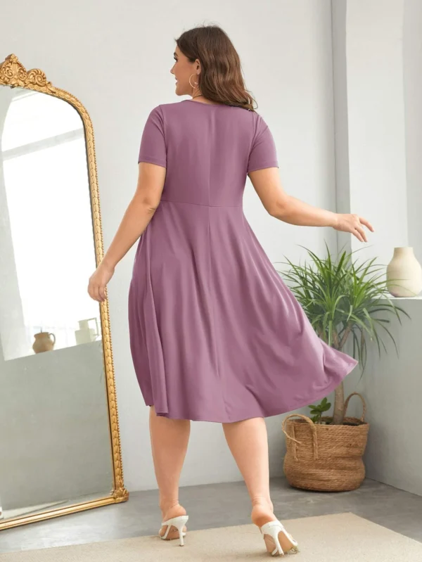 Vestido línea A con botón falso de talle alto - Imagen 2