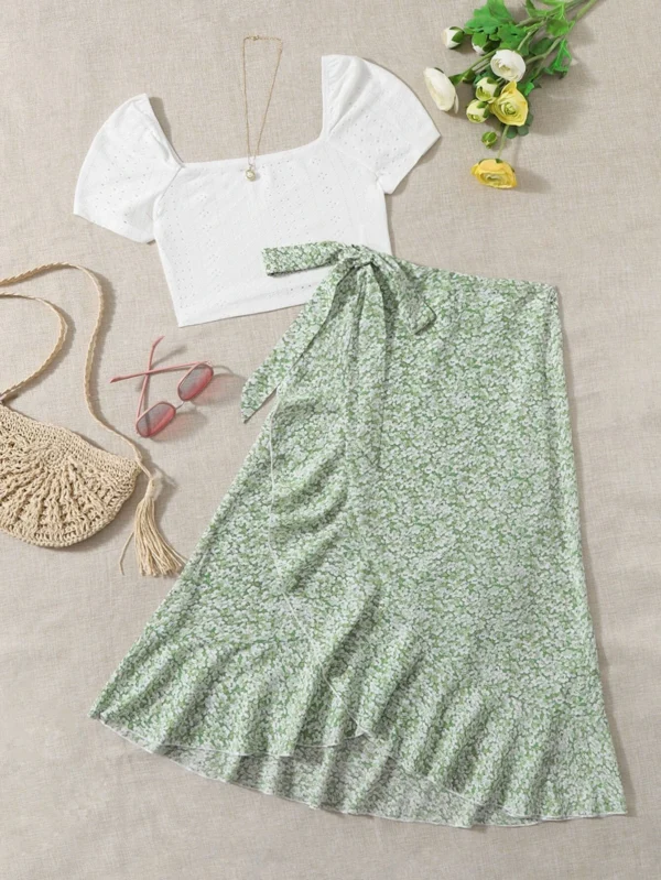 Conjunto Top corto unicolor & Falda cruzada con estampado floral