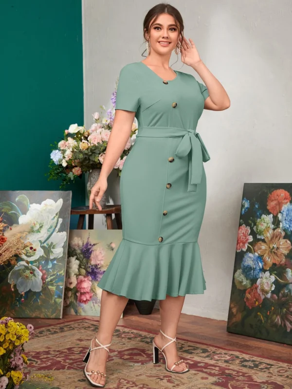 Vestido con cinturón bajo sirena con botón delantero