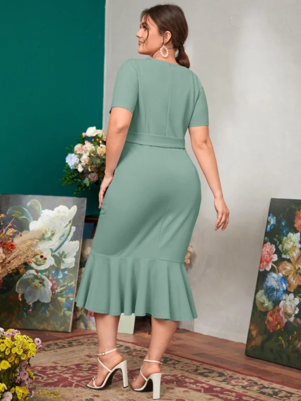 Vestido con cinturón bajo sirena con botón delantero - Imagen 2