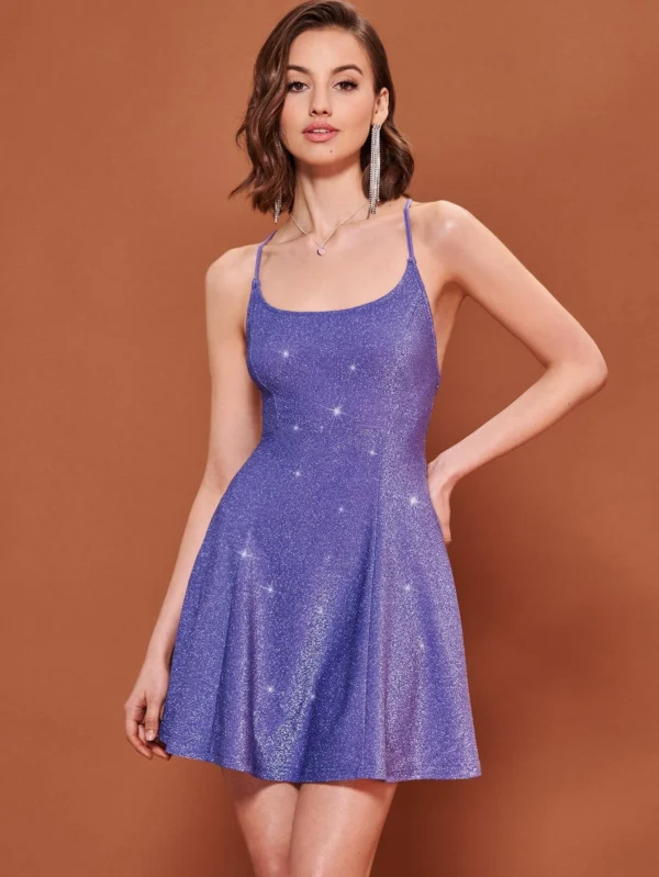 Vestido de tirantes de espalda abierta con cordón brillante