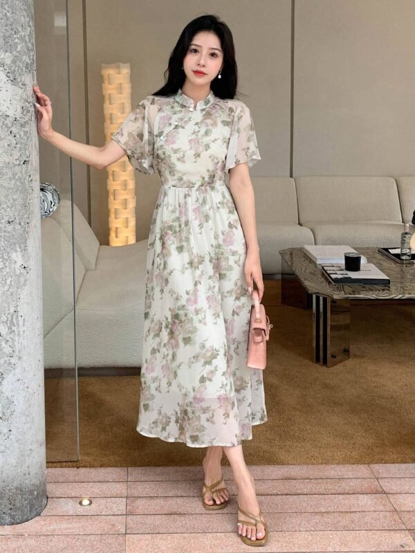 Vestido con estampado floral de manga mariposa