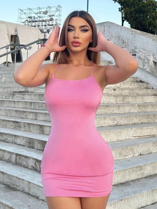 Vestido ajustado de tirantes de espalda abierta con tira cruzada - Imagen 4