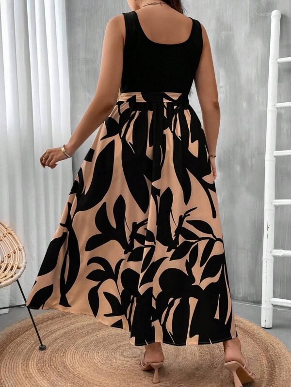 Vestido con cinturón con estampado de dibujo - Imagen 2