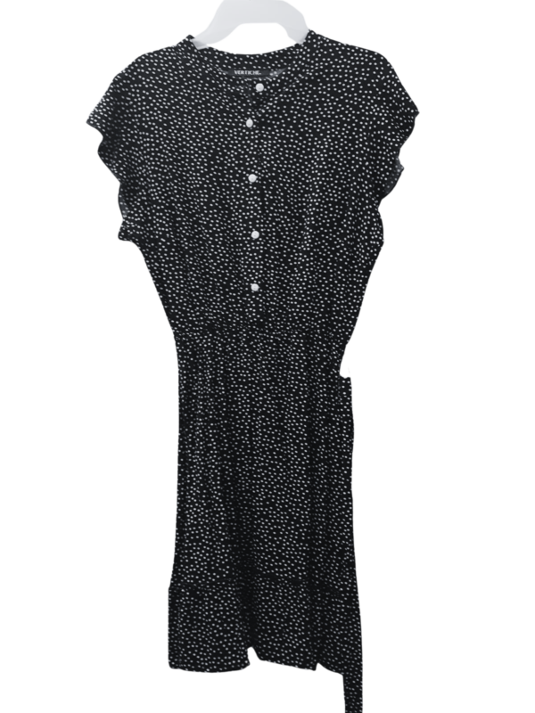 Vestido con cinturón blanco con puntos negros