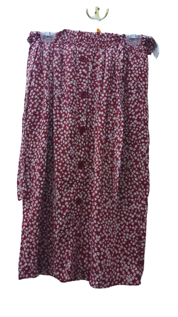 Falda floread con botones roja con blanco