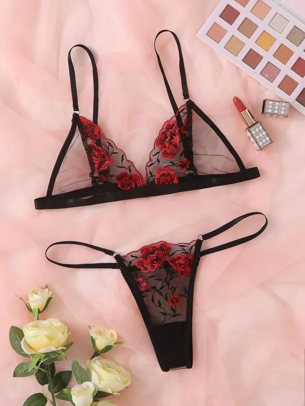 Set de lencería con bordado floral de malla