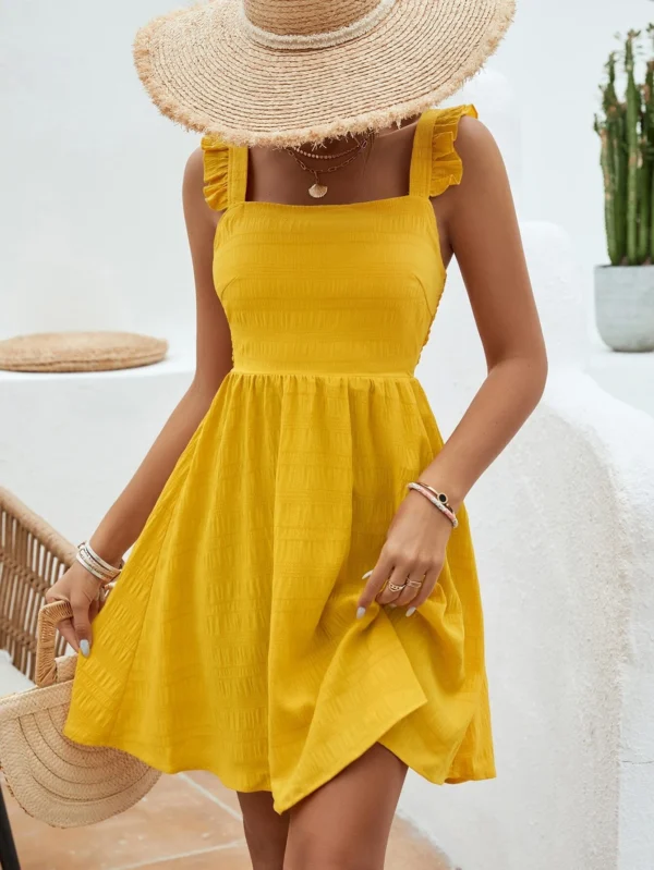 Vestido de tirantes unicolor ribete con fruncido