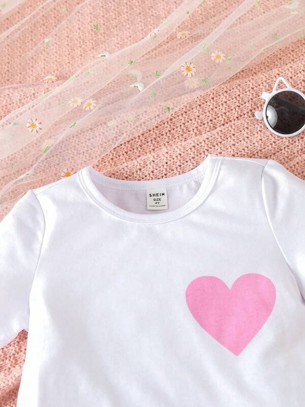 Conjunto De Camiseta Con Estampado De Corazón Y Pantalones Cortos Con Cinturón Para Niñas Pequeñas - Imagen 4