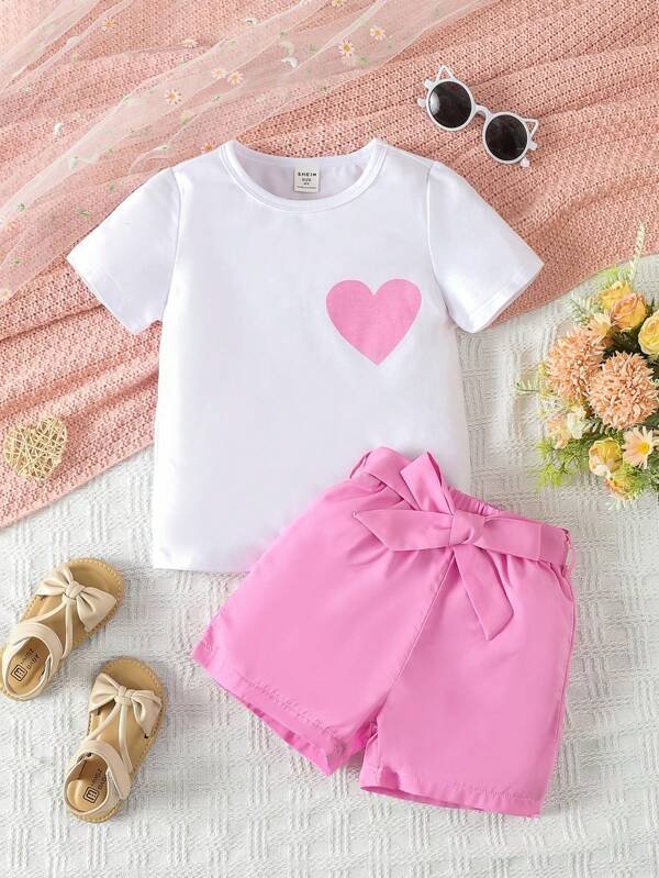Conjunto De Camiseta Con Estampado De Corazón Y Pantalones Cortos Con Cinturón Para Niñas Pequeñas - Imagen 3
