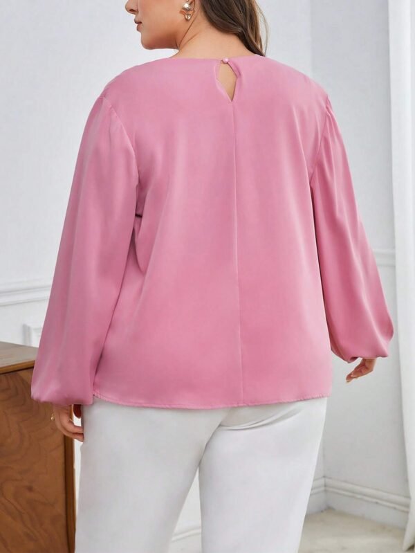 Camisa De Talla Grande De Color Liso Con Cuello En V Y Mangas Farol - Imagen 2