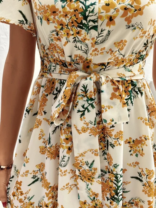 Vestido con cinturón con estampado floral de manga mariposa - Imagen 3