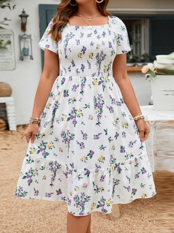Vestido con estampado floral bajo con fruncido