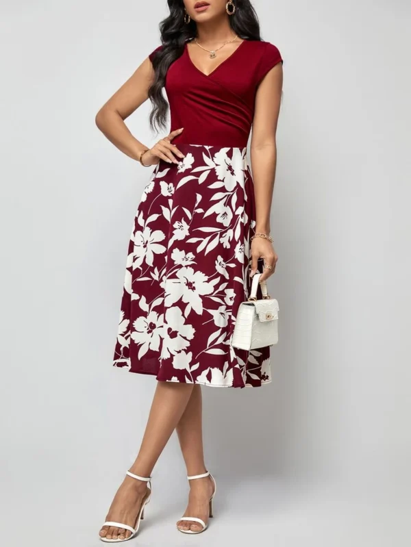 Vestido con estampado floral de cuello cruzado