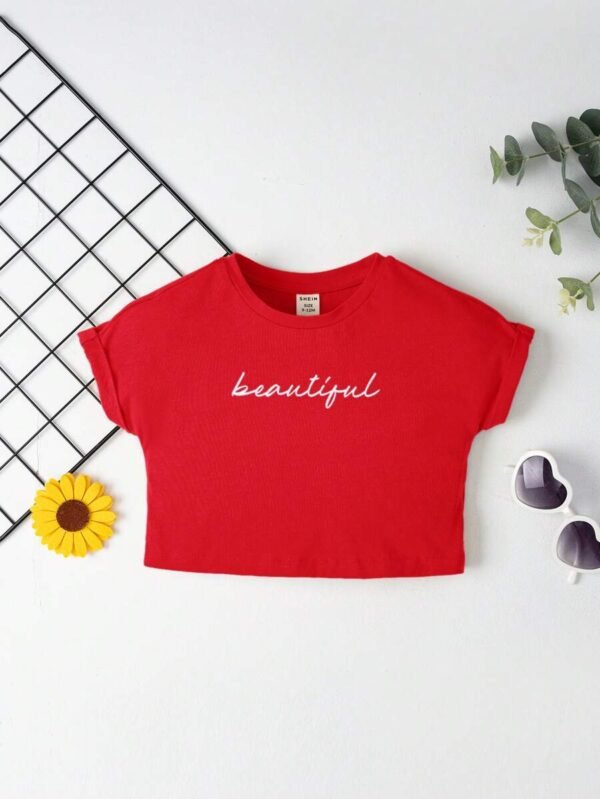 Camiseta crop con estampado de letra de manga murciélago