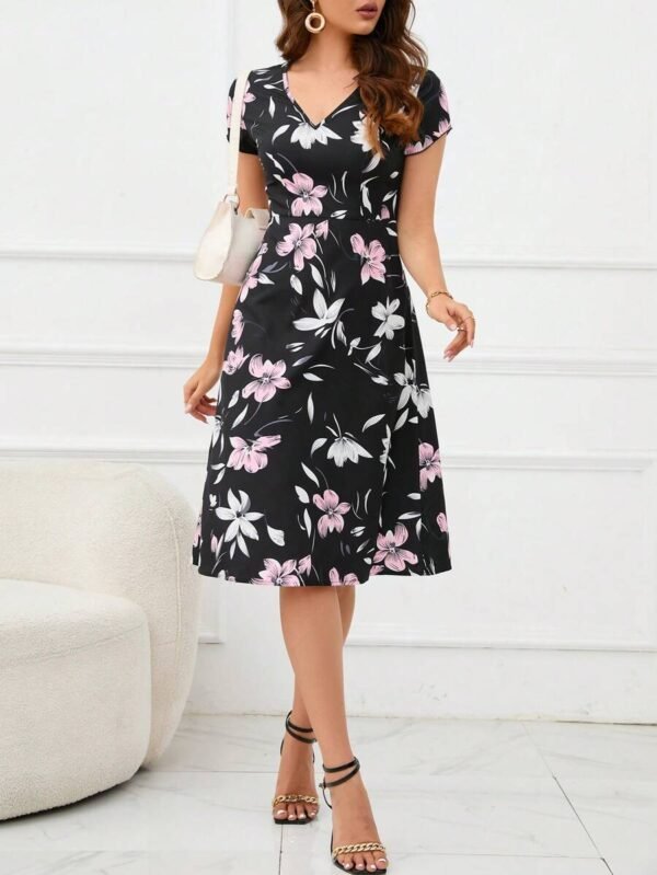 Vestido con estampado floral de cuello V