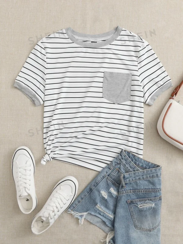 Camiseta ringer de rayas con bolsillo