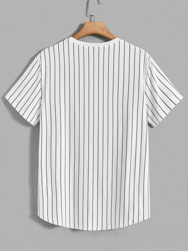 Camiseta con estampado de rayas y letra - Imagen 2