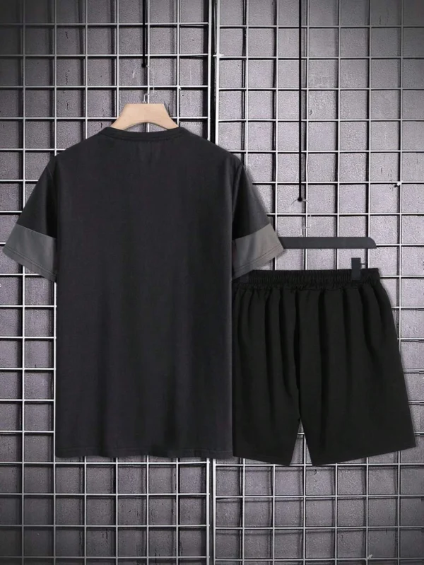 Hombres con estampado de letra de dos tonos Camiseta & de cintura con cordón Shorts - Imagen 2