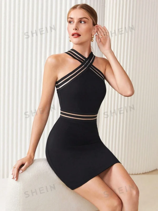 Vestido ajustado de malla con tira cruzada de cuello halter - Imagen 3
