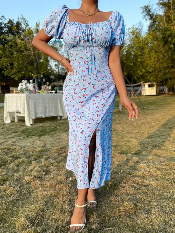 Vestido floral escote corazón con cordón delantero de muslo con abertura