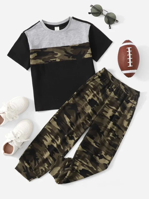 Conjunto De Top Y Pantalones Con Paneles De Camuflaje Para Niños Jóvenes
